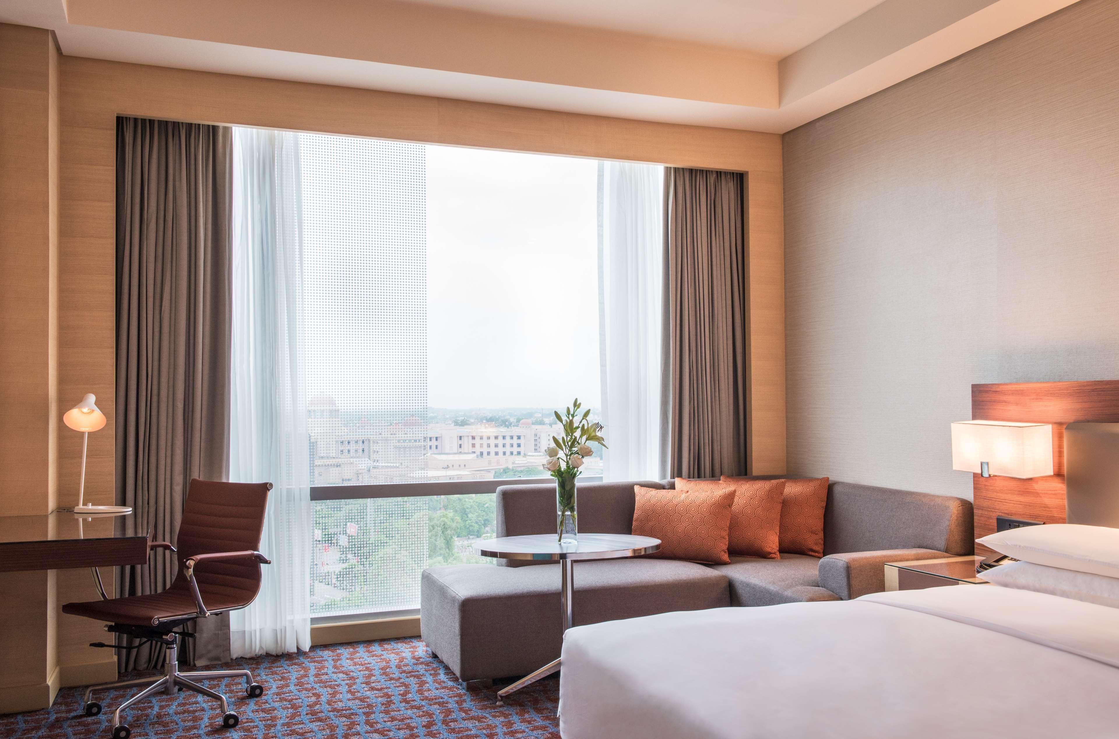 Hyatt Regency Lucknow Gomti Nagar Otel Dış mekan fotoğraf Deluxe Room