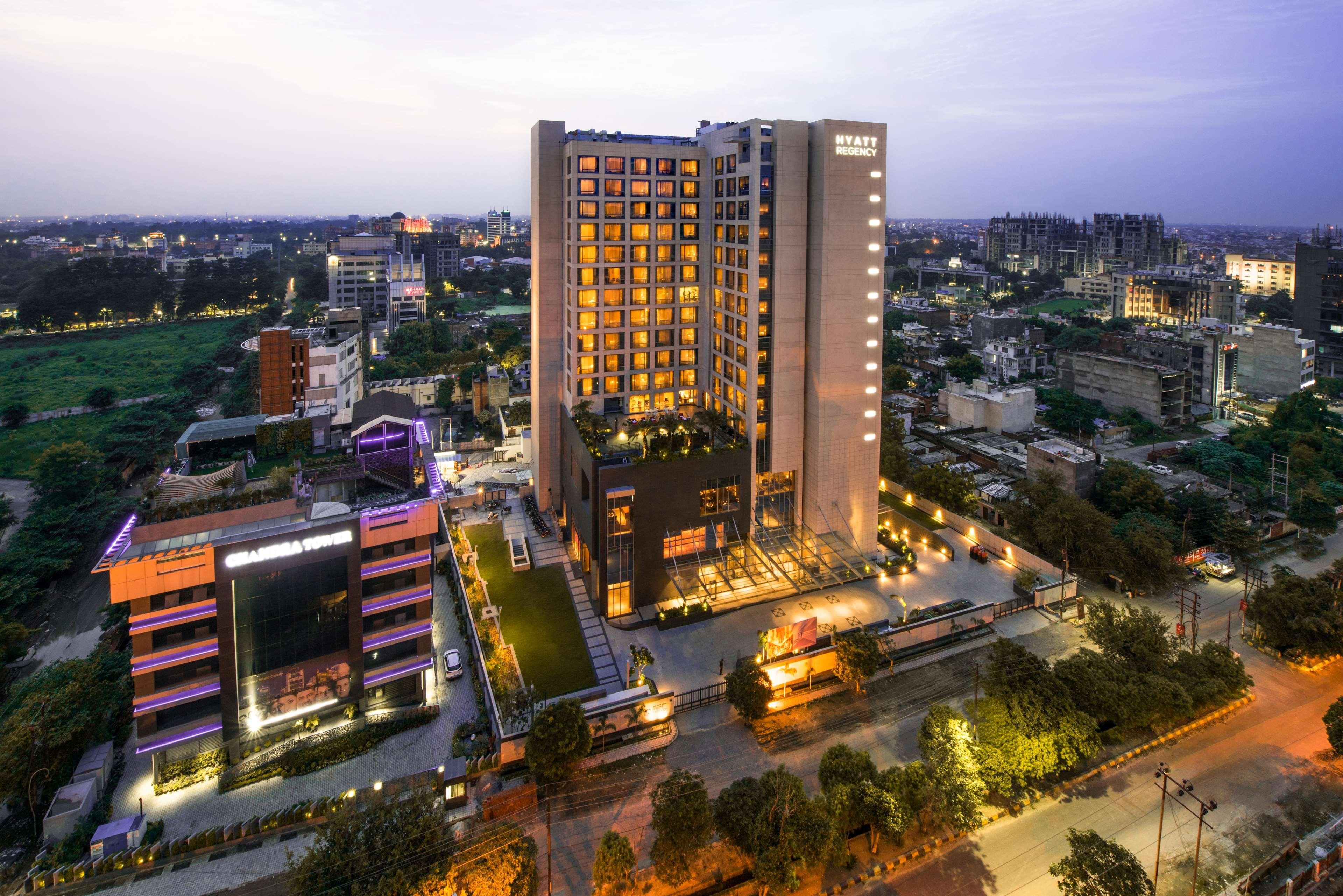 Hyatt Regency Lucknow Gomti Nagar Otel Dış mekan fotoğraf The Park, New Delhi